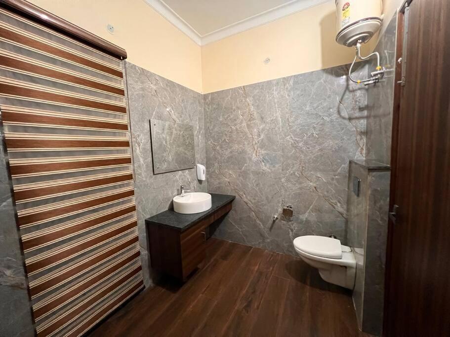 5Bhk Home Away From Home At Ranjit Avenue 阿姆利则 外观 照片