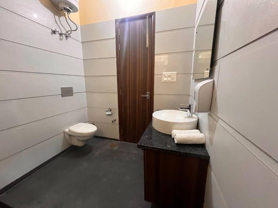 5Bhk Home Away From Home At Ranjit Avenue 阿姆利则 外观 照片