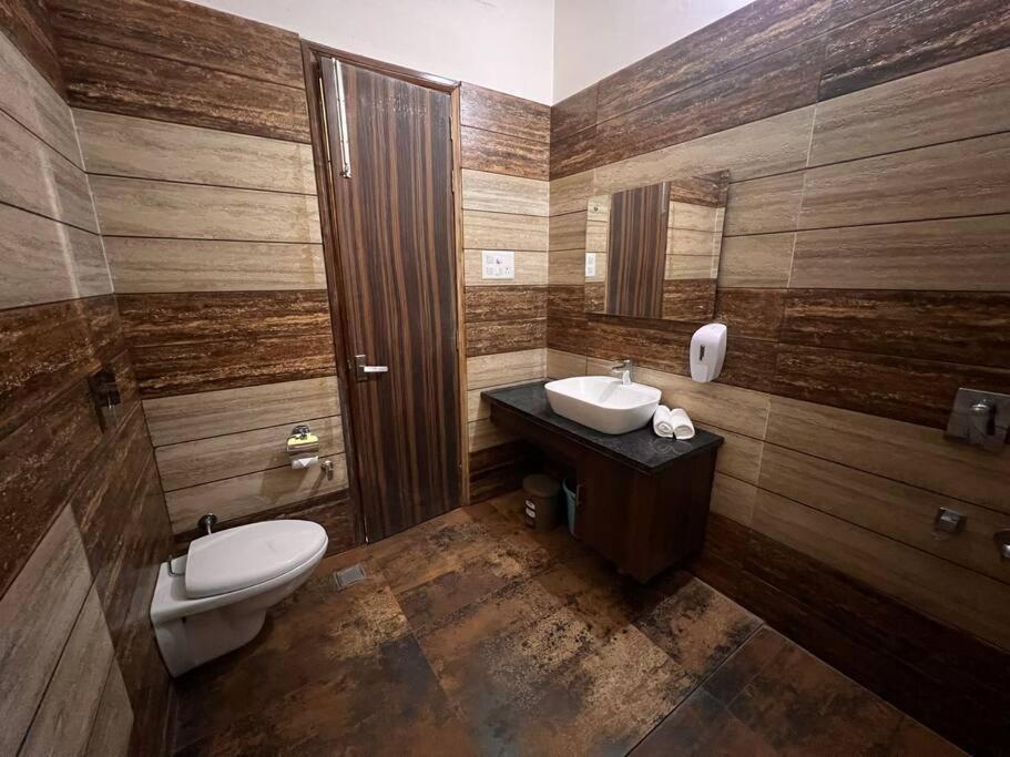 5Bhk Home Away From Home At Ranjit Avenue 阿姆利则 外观 照片