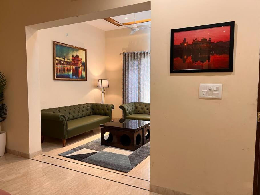 5Bhk Home Away From Home At Ranjit Avenue 阿姆利则 外观 照片