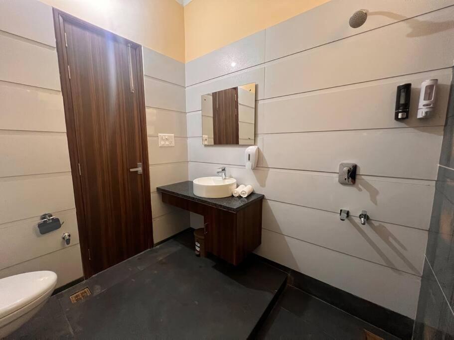 5Bhk Home Away From Home At Ranjit Avenue 阿姆利则 外观 照片