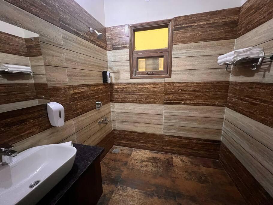 5Bhk Home Away From Home At Ranjit Avenue 阿姆利则 外观 照片