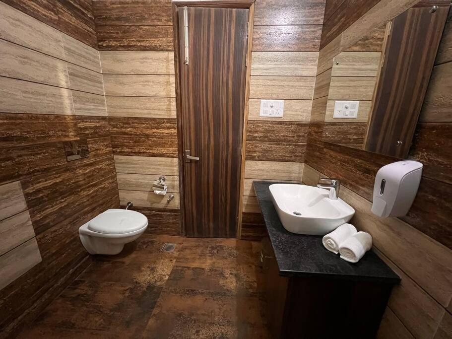 5Bhk Home Away From Home At Ranjit Avenue 阿姆利则 外观 照片